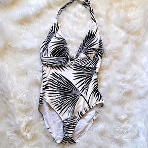 Tommy Bahama One Piece Swimsuit 🩱